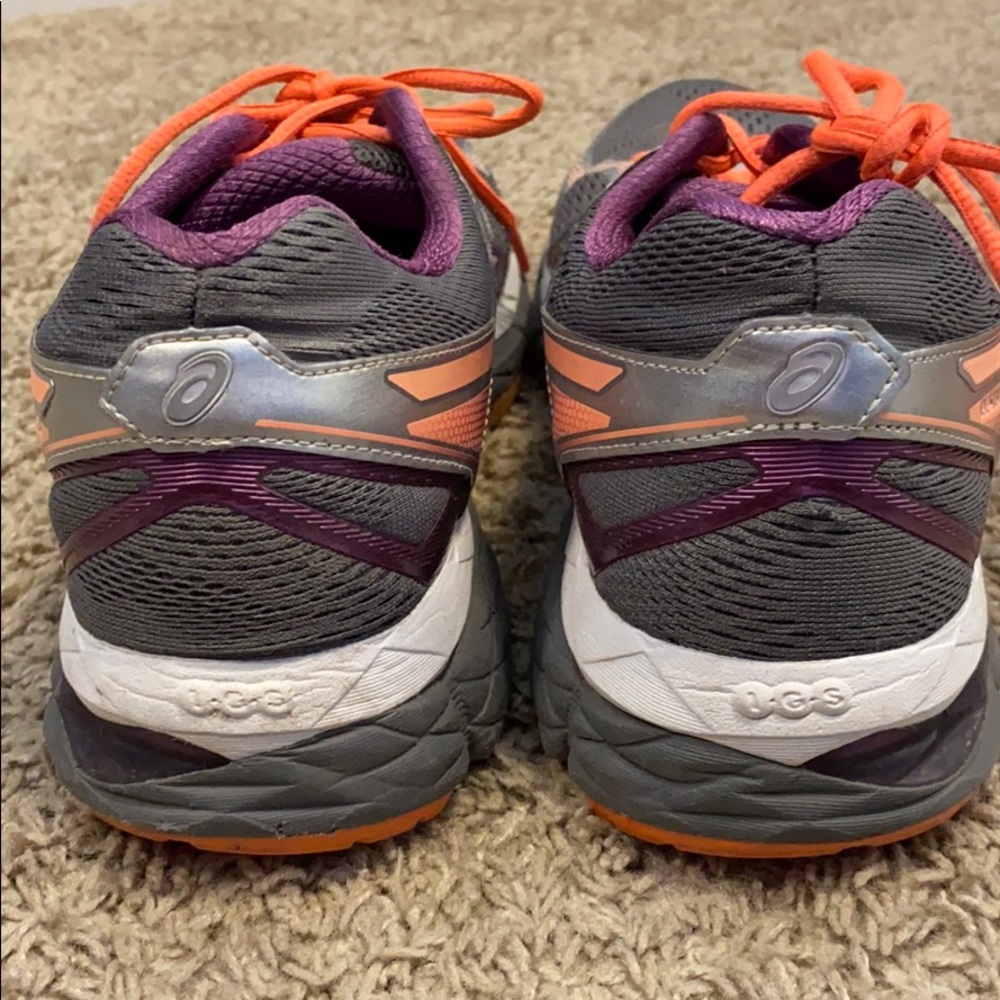 Women’s ASICS running shoes- great condition